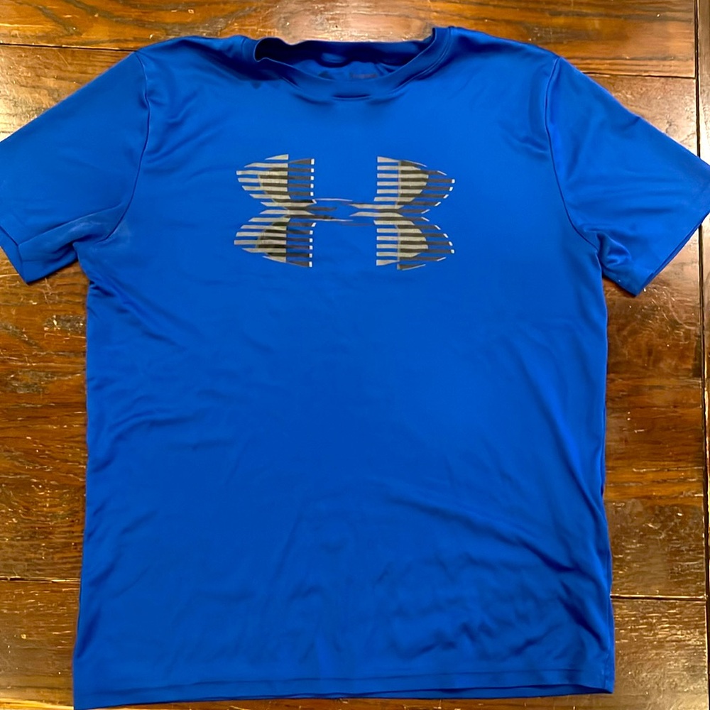 Under Armour boys tech tshirt.
